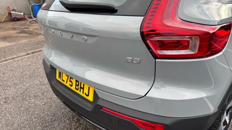 Volvo XC40 2.0 B3P Plus Dark 5dr Auto Petrol Estate